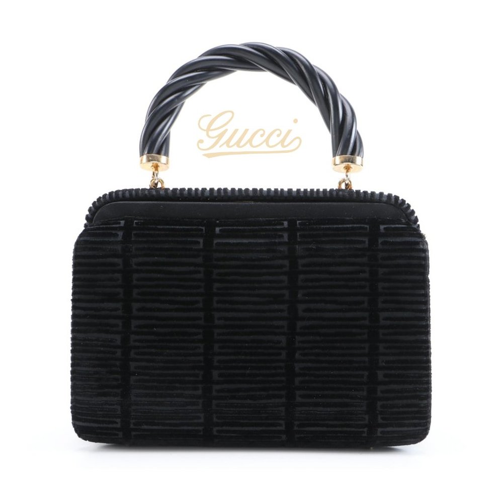 ✧ Gucci velvet purse (vintage)